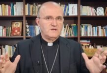 ¿Son inmorales las devoluciones en caliente? Munilla responde y recuerda lo que enseña la Iglesia