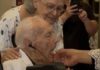 Acompañó durante años a su esposa a Misa sin ser católico: a los 98 años ha dado el gran paso