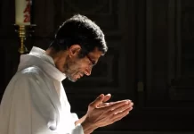 El olor a pobre del padre Enrique