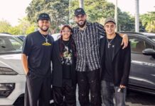 Productor Raphy Pina regala carros a tres de sus hijos y divide las redes