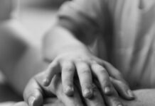 Bautismo, santidad y comunidad: una Iglesia sinodal que fortalece la familia
